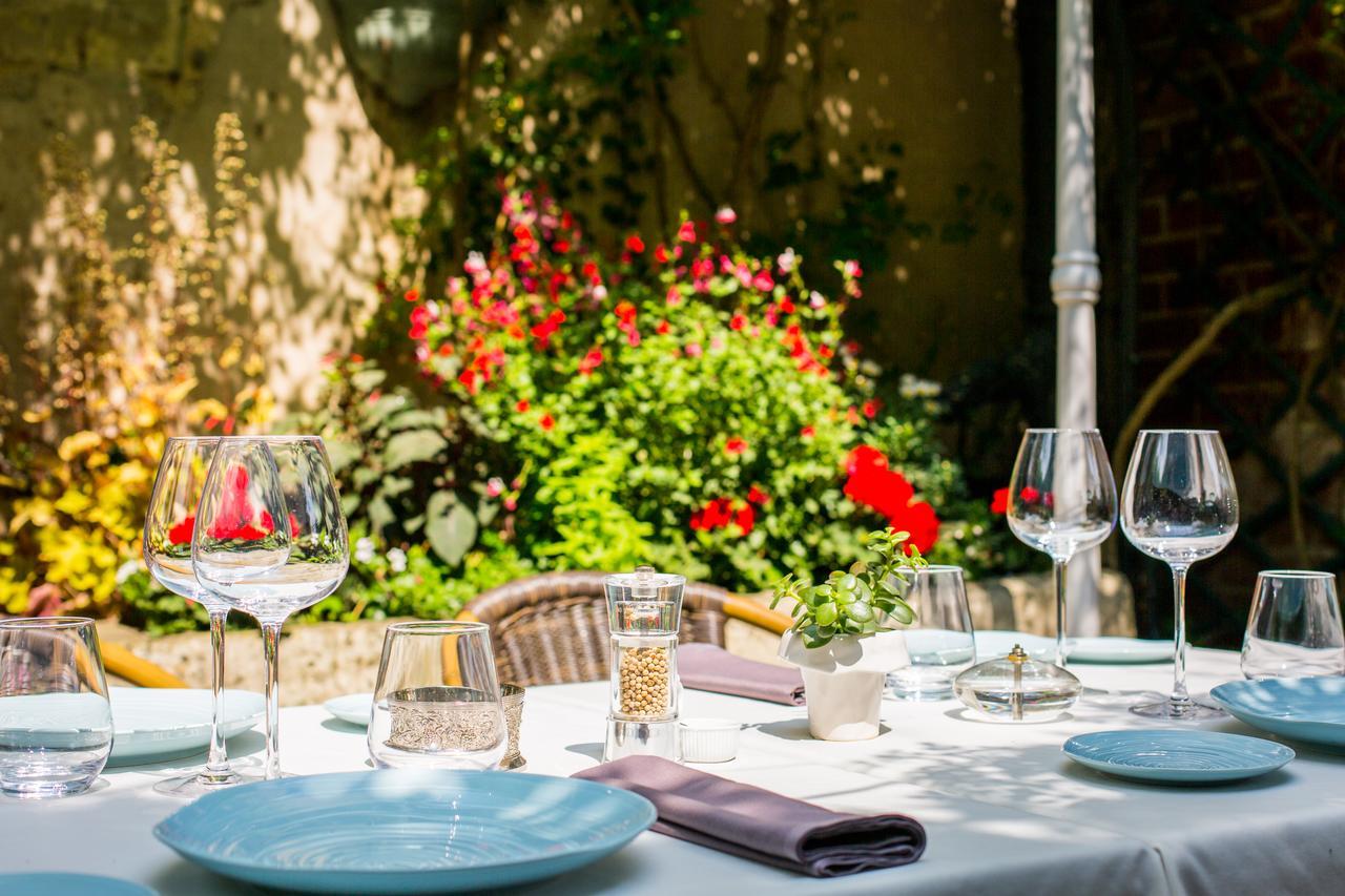 Logis Hotels Restaurant La Mere Hamard Semblançay Zewnętrze zdjęcie